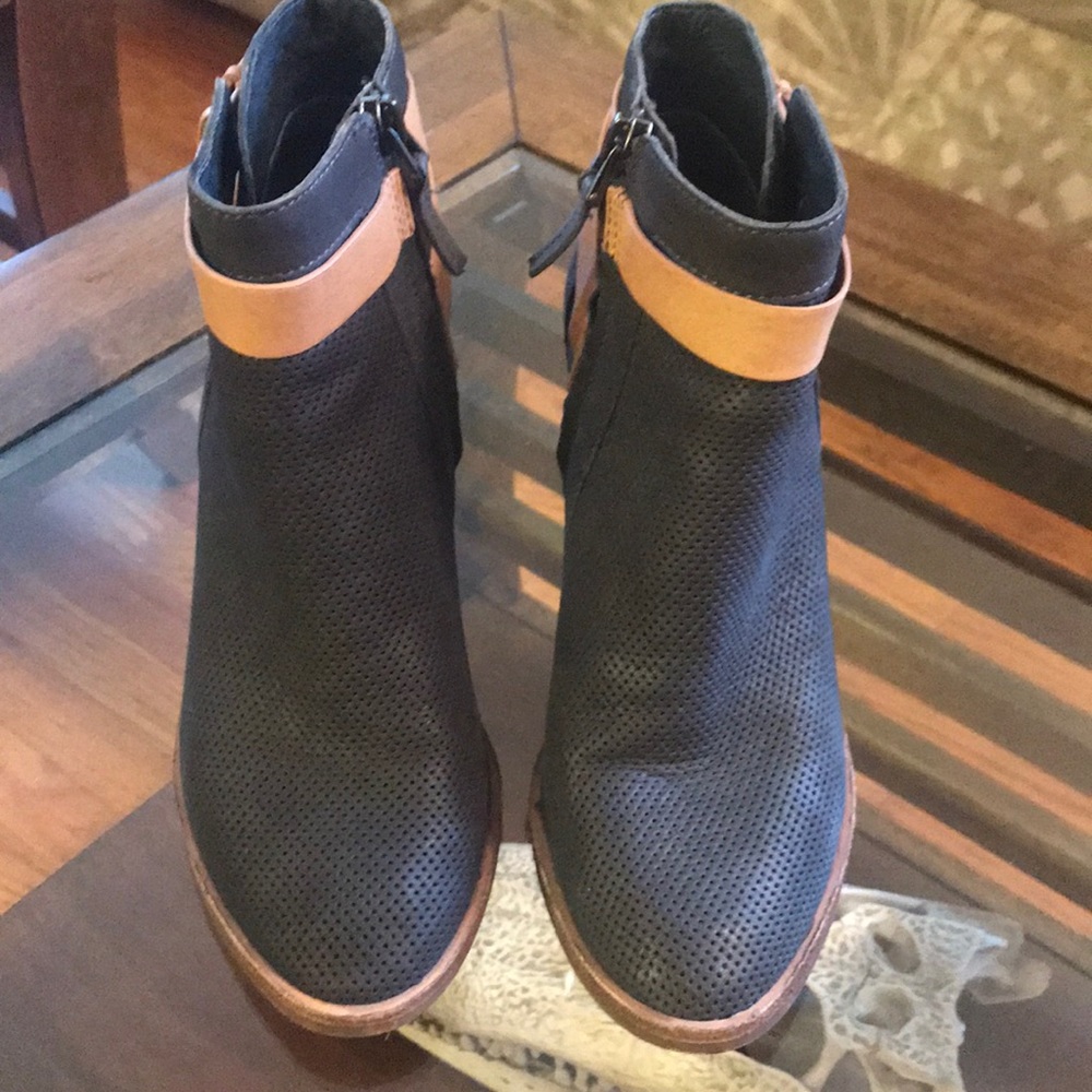 Dolce Vida short boots size 6.5